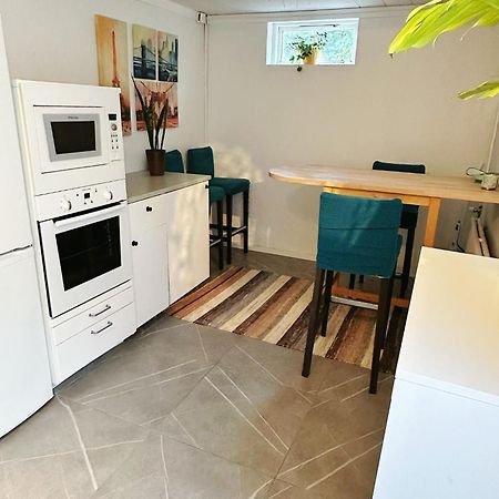 Sval Kaellarlaegenhet Pa Natur- Och Havsnaera Stensoe Kalmar Extérieur photo
