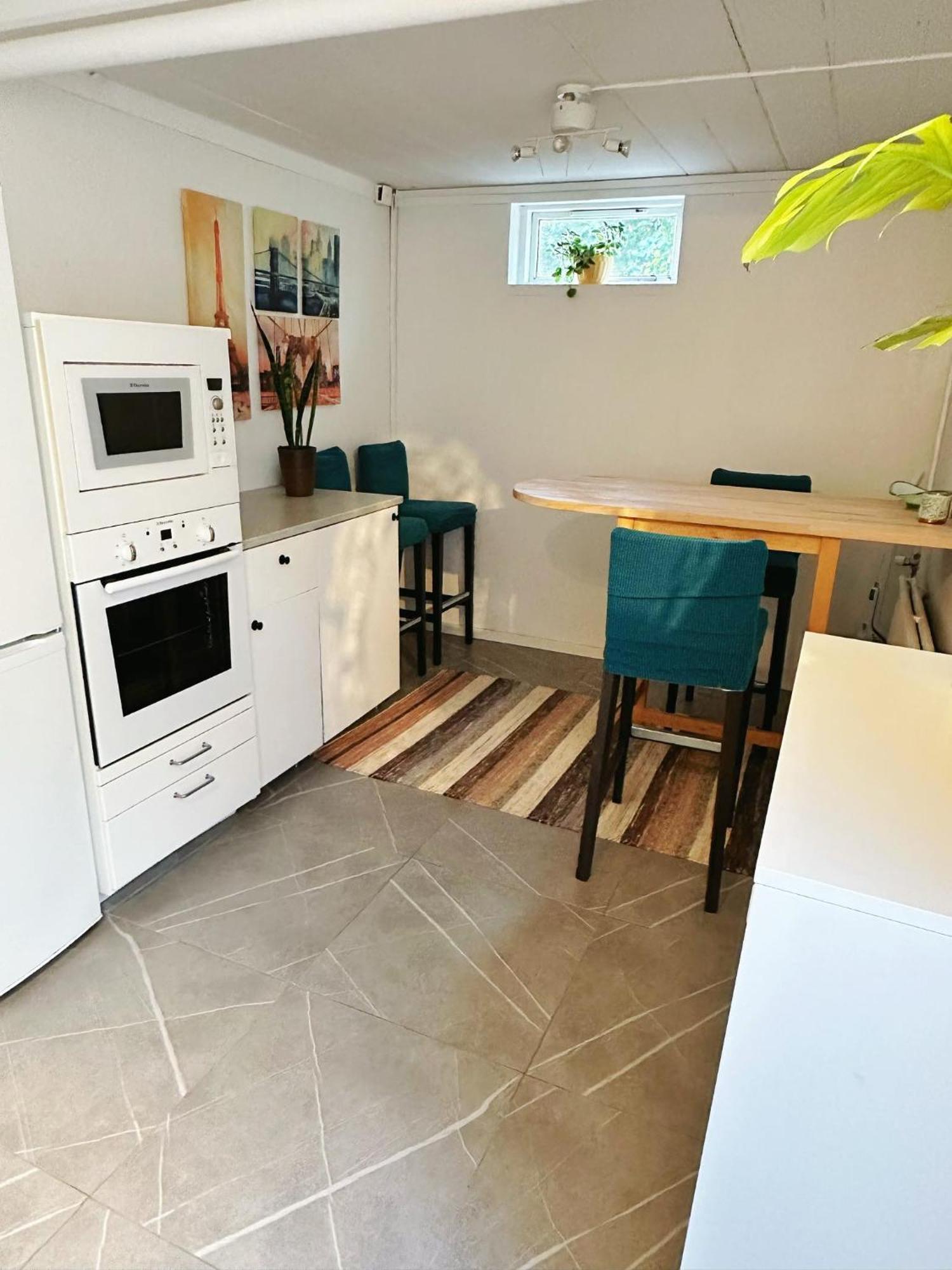 Sval Kaellarlaegenhet Pa Natur- Och Havsnaera Stensoe Kalmar Extérieur photo